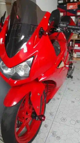 NINJA 250 merah istimewa rawatan.