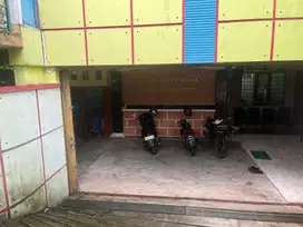 Dijual Cepat Wisma 3 Lantai Strategis Dekat Tol Cipayung, jaktim