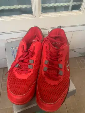 Sepatu yonex velo-100