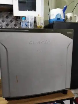 Kulkas mini toshibA