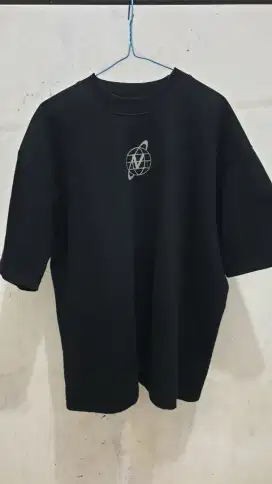 Kaos vsymbol hitam
