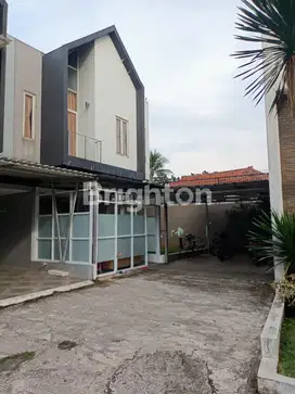 RUMAH 2,5 LANTAI SIAP HUNI CIRACAS JAKARTA TIMUR