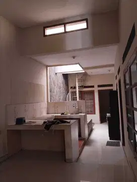 Disewakan Rumah Besar Siap Huni di Cisaranten Arcamanik