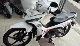 Revo X Putih Istimewa