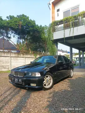 BMW E36 320i 1994 Hitam Manual