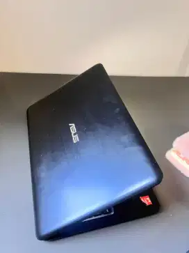LEPTOP ASUS VivoBook E14 E402WA