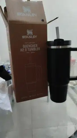 Dijual tumbler Stanley. Original. Barang kado. Belum pernah dipakai