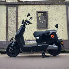 Motor Listrik Yadea ES8 Pro 2023