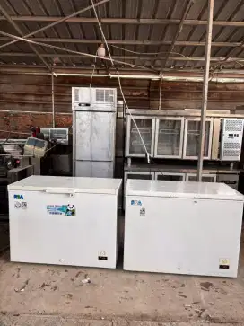 Freezer box 
Merk RSA 
Mesin ORI
Kapasitas 310 liter
Ready 2 unit