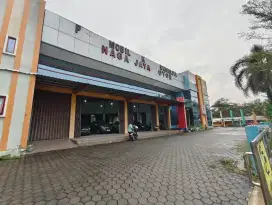 DI SEWAKAN BANGUNAN DI  PINGGIR JALAN RAYA. SANGAT STRATEGIS