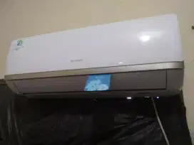 AC 1/2 PK LIKE NEW