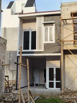 Rumah baru 2 lantai murah jakarta cash 500 juta