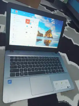 Laptop Asus X441M Ram 4gb/SSD 128gb  .batre awet