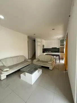 DISEWA RUMAH PIK 2 UK 8x10 FULL FURNISH BAGUS 3+1 BR TERMURAH