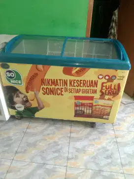 Dijual cepat Frezer sleding kaca kapasitas 330L beku merata