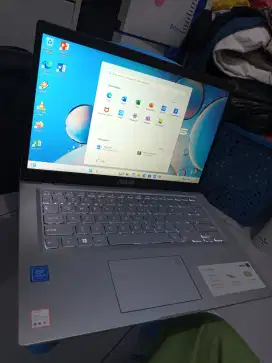 laptop Asus x416M.  Ram 8gb/SSD 256GB. Keyboard nyala. NORMAL