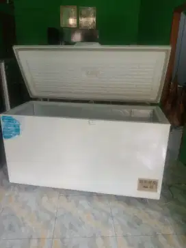 Dijual cepat Frezer box kapasitas 500L belum servisan