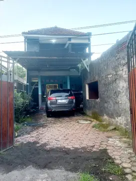 Rumah 2lantai pinggir jalan aspal // SHM