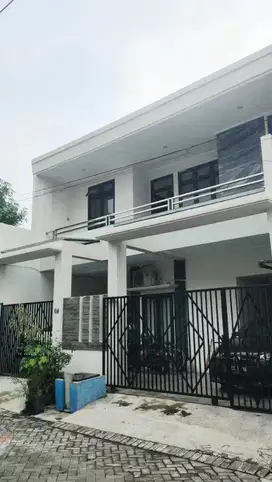 Dijual Rumah 2 Lantai Baru Renovasi Full Granite di BARUK Harga Miring