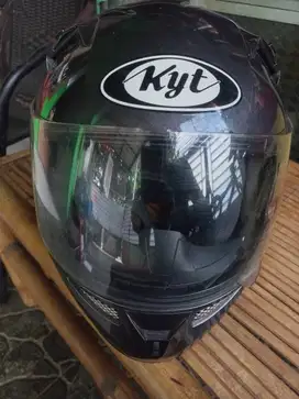 Helm KYT double visor