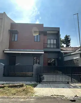 Dijual Rumah Bagus Rapi Terawat Siap Huni di BSD 5 Menit ke Tol Jorr