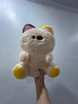 Boneka kucing cream