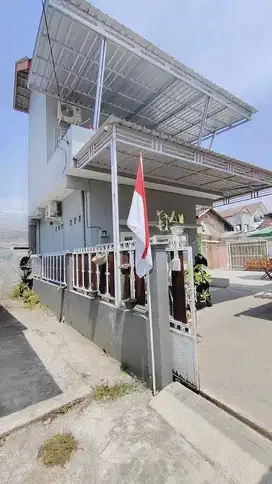 Rumah 2 lantai monjali dekat sekali kampus UGM STRATEGIS
