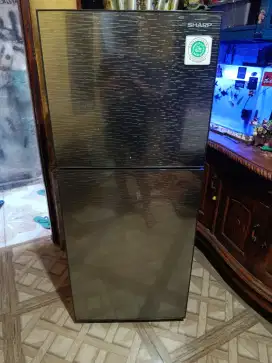 Kulkas 2 pintu merek sharp