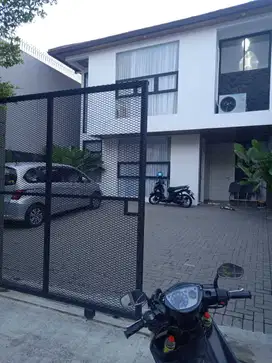 Rumah Mewah siap huni di setiabudi Bandung plus kolam renang