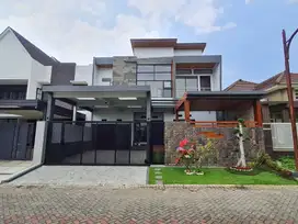 Rumah Baru Mewah 2 lantai di Kawasan Eksklusif Golf Araya