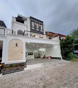 Rumah American Classic Plus Kolam Renang Siap Huni Di Jagakarsa