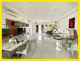 ANA RUMAH MEWAH LUAS 8X22M 4LT BANGUNAN BAGUS DAN KOKOH DI JELAMBAR rb