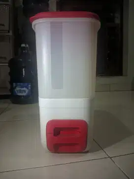 Tempat beras TUPPERWARE