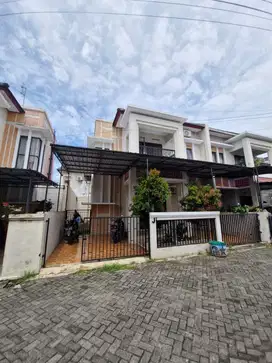 Rumah semi furnish di perumahan ambarketawang dekat umy