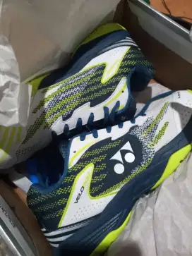 Sepatu Badminton Yonex Velo 41