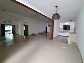 RUMAH BESAR TAMANSARI DISEWAKAN