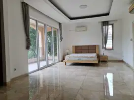 Rumah 2 lantai semifurnish 5 kamar Suvarna Padi