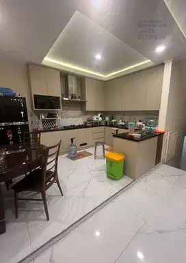 Disewakan Rumah Cantik di PIK Layar Permai Uk 8x15