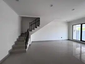 rumah pik 2milenial sewa murah 3+1KT, UK:8x12,5m2 siap huni