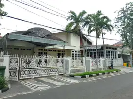 Rumah Asri di Jl Cempaka Putih Tengah XXIV  Jakarta Pusat