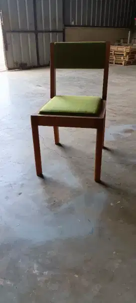 Kursi duduk warna hijau