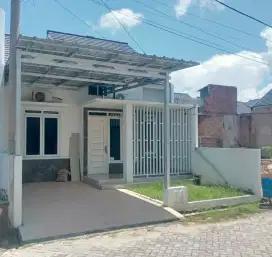 Di sewakan rumah full furniture (dlm komp. prumahan)Belakang lap.Golf