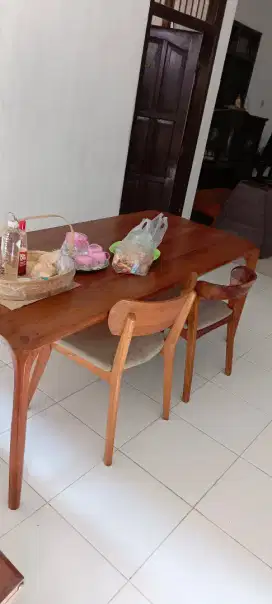 Meja makan kayu jati