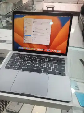 Macbook pro 2017 core i5 8/512GB ibox fullset tip top condition