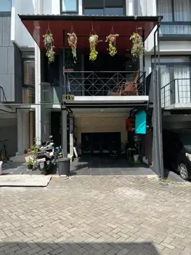 DISEWAKAN ATAU DI JUAL RUMAH DI JAKAGAKARSA Jakarta Selatan