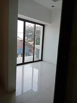 Rumah rapi siap pake dekat toll