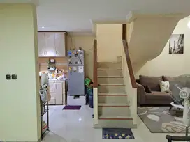 DIJUAL RUMAH CANTIK 2 LANTAI PERUMAHAN METRO PERMATA 2 KARANG TENGAH T