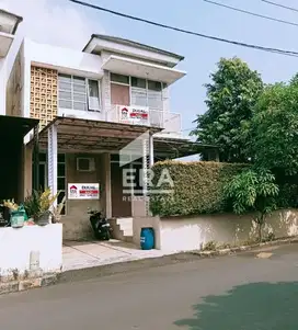 Dijual Rumah 2 Lantai Hook Semi Furnished di KGV 2 Karawang