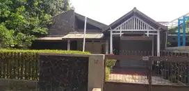 Rumah Lama Hook Jalan Lebar 3 Mobil di Cipayung Jakarta Timur
