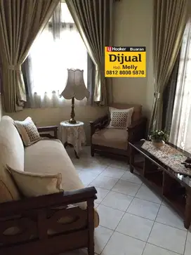 Rumah 2 lantai yang asri dan nyaman di Jatiwaringin, Bekasi.